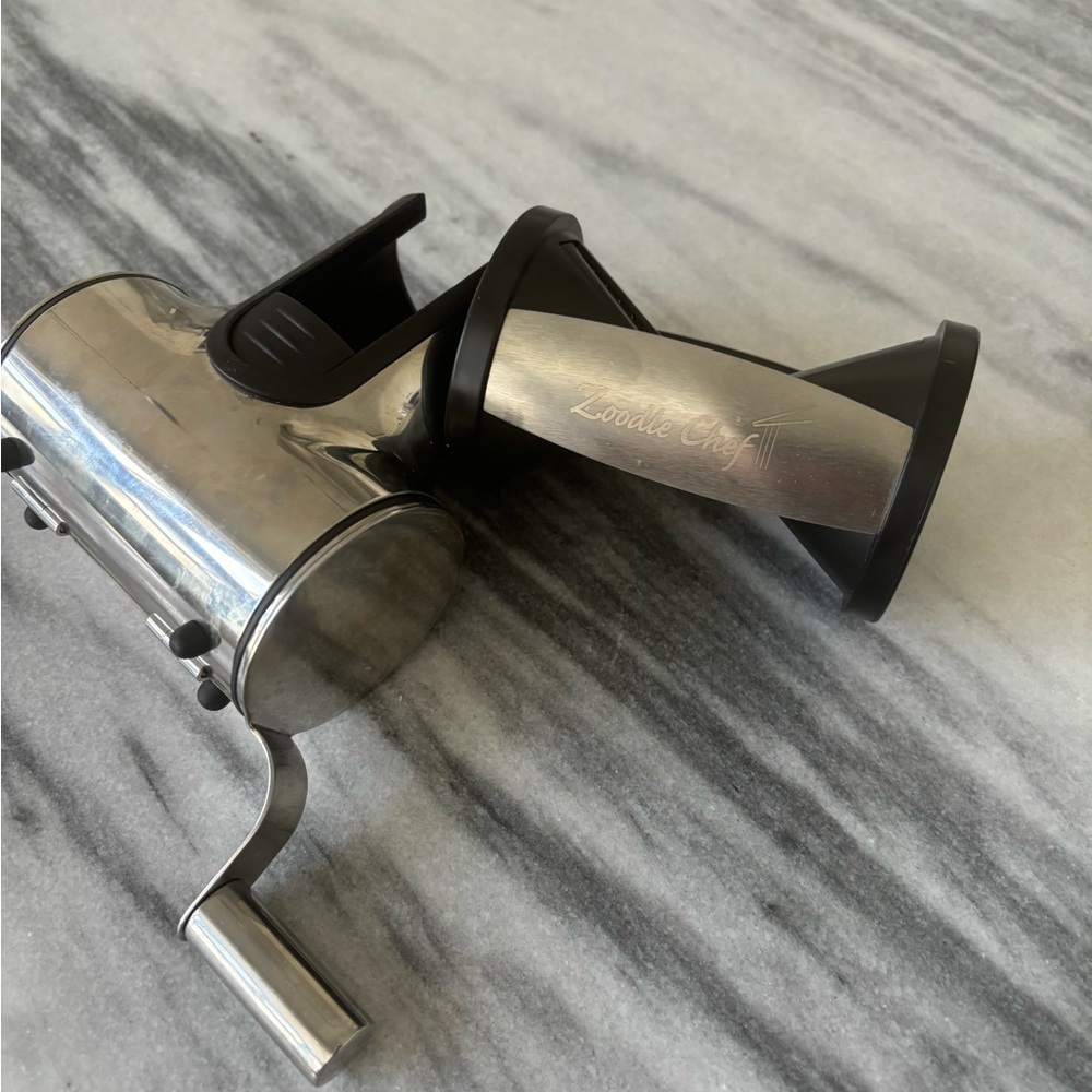 Zoodle chef  vegetable spiral and Rosle cheese grater $140 value package
